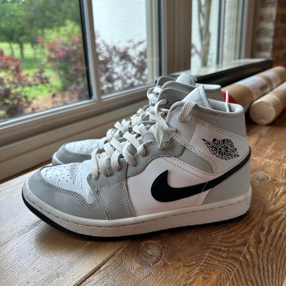 Jordan Shoes - Jordan 1 Mid Light Smoke Grey (Women's)